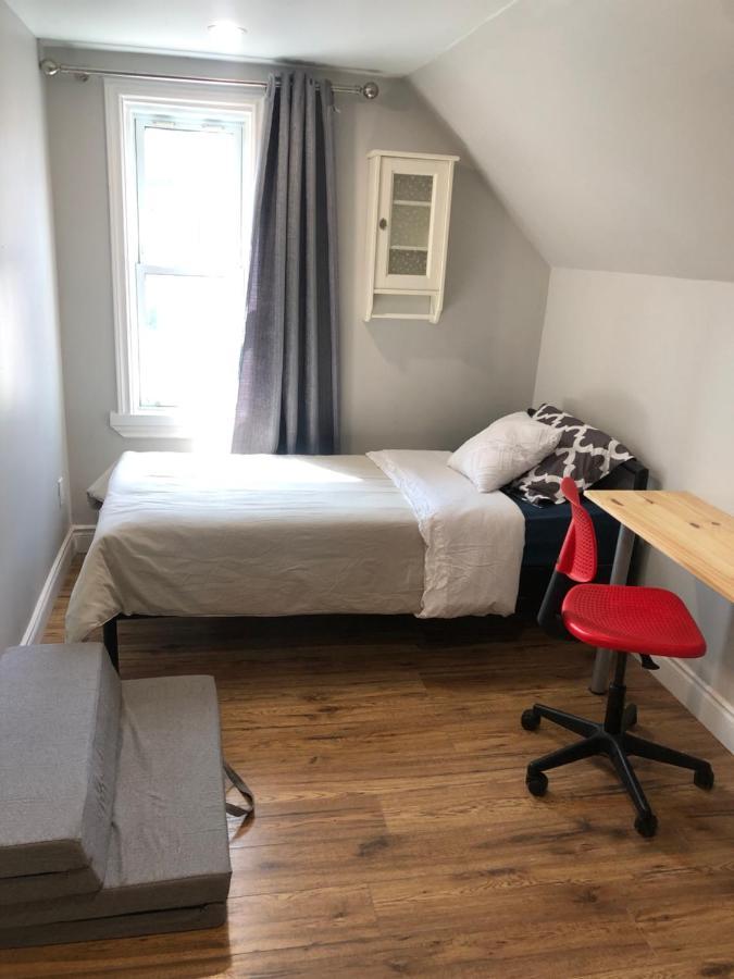 Entire Detached 3-Bedrooms Cute Home In Cornwall Area 외부 사진